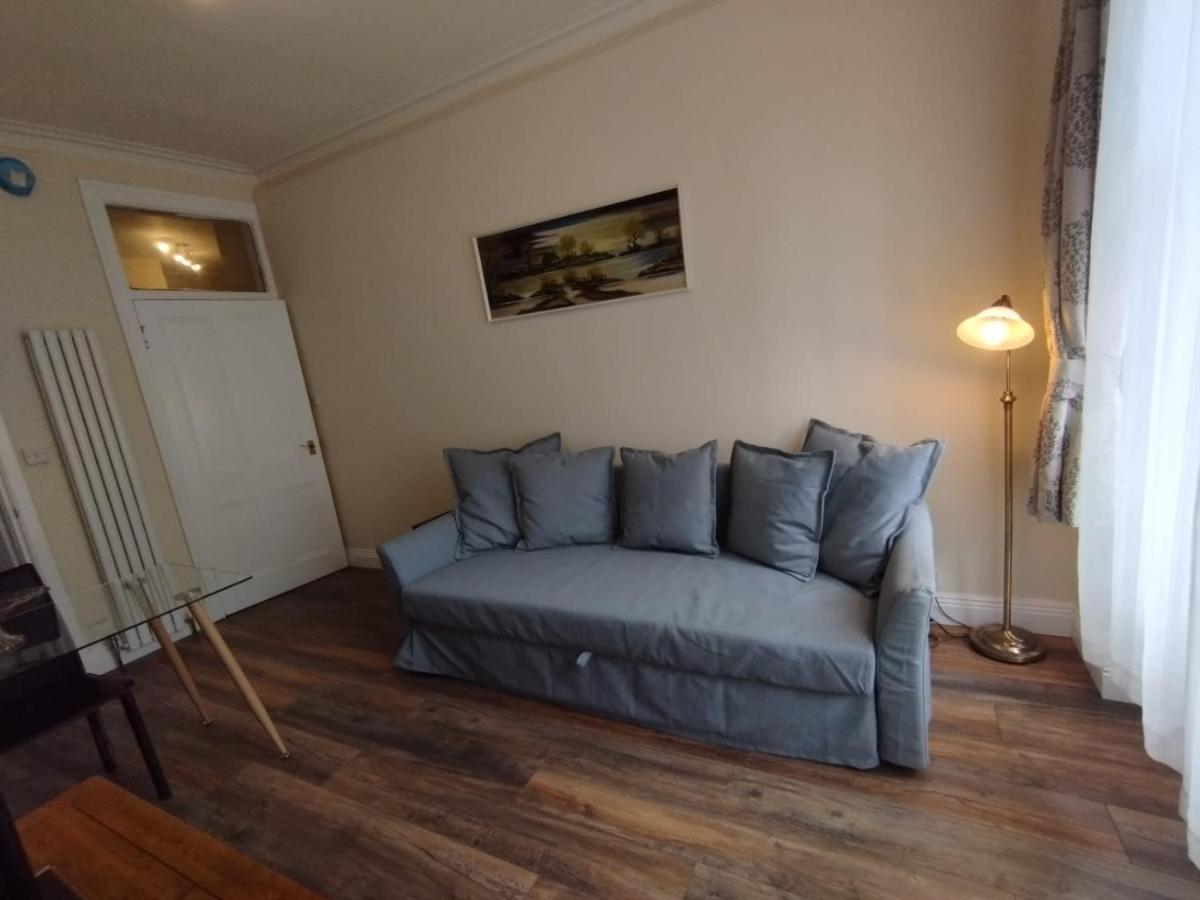 2 Bedrooms Flat Central Edinburgh, Sleeps 6, In The Shadow Of Holyrood Park And Arthur'S Seat With Free Parking, Two Bed Rooms Exterior foto